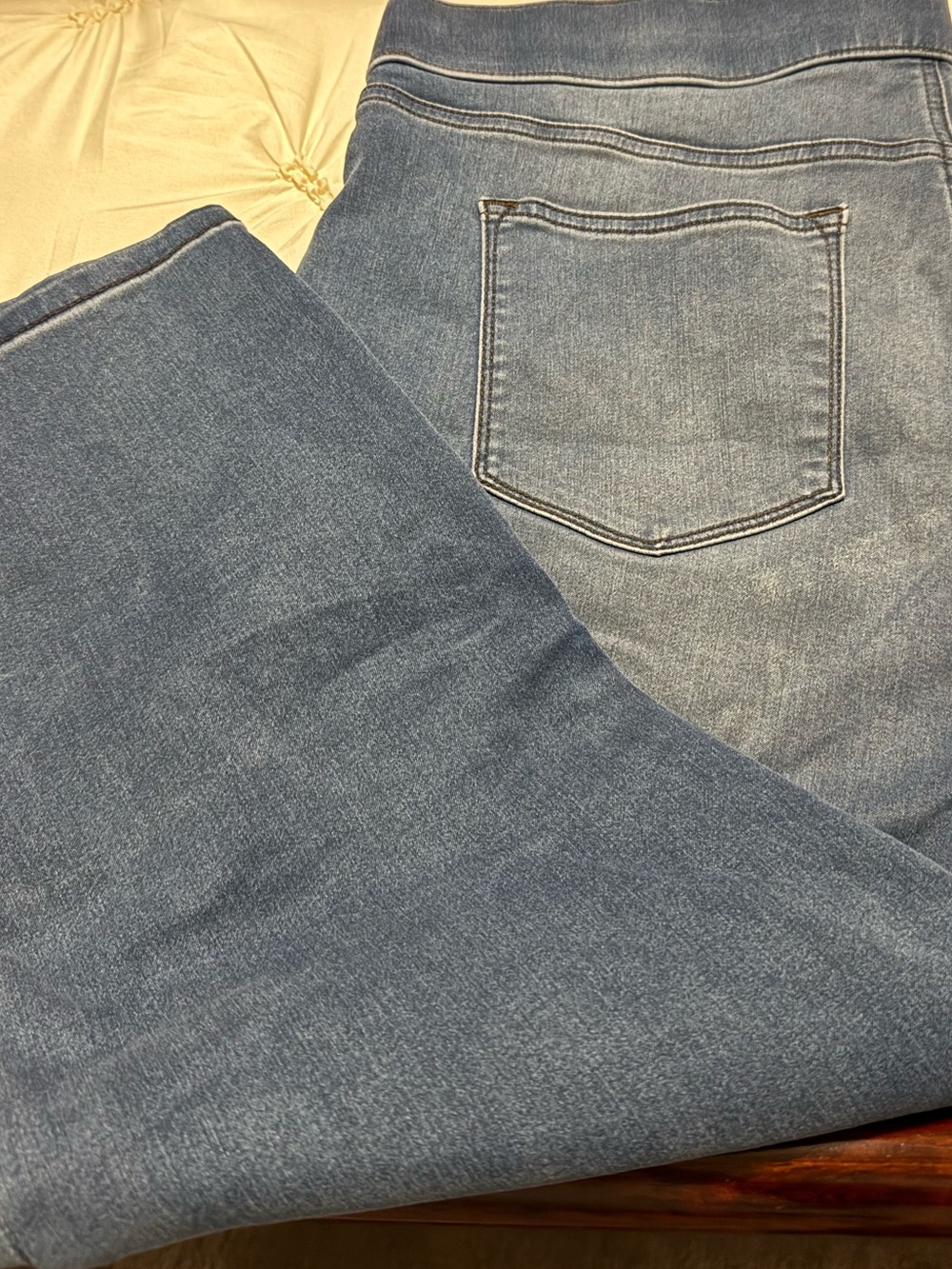 Sonoma Medium Light Blue Stretch Pull-On Capris